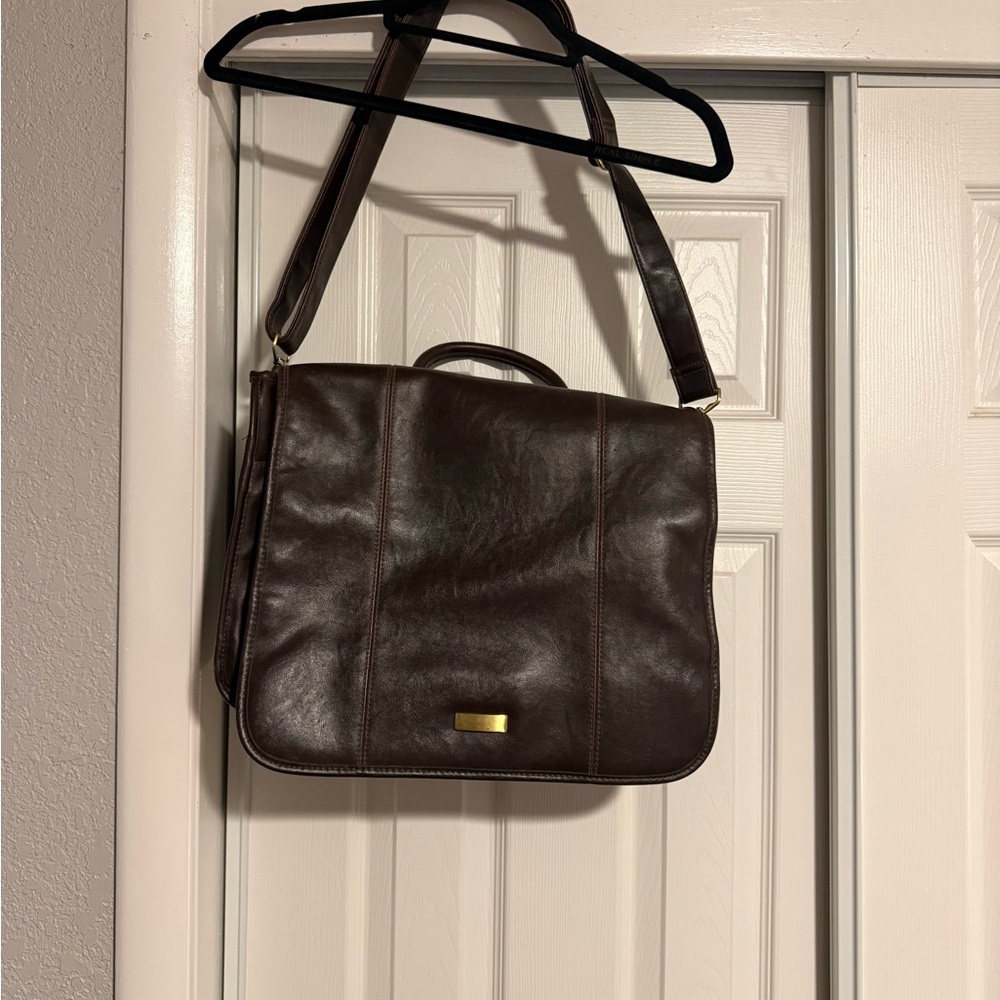 Elegant Brown Leather Messenger Bag